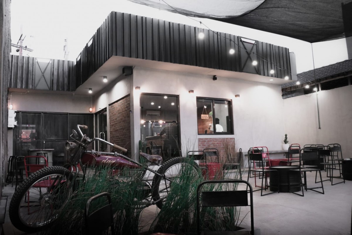 Phad Kopi, ruang bermainnya anak laki pecinta custom motor di Sidoarjo. (Foto: dok Phad Kopi)