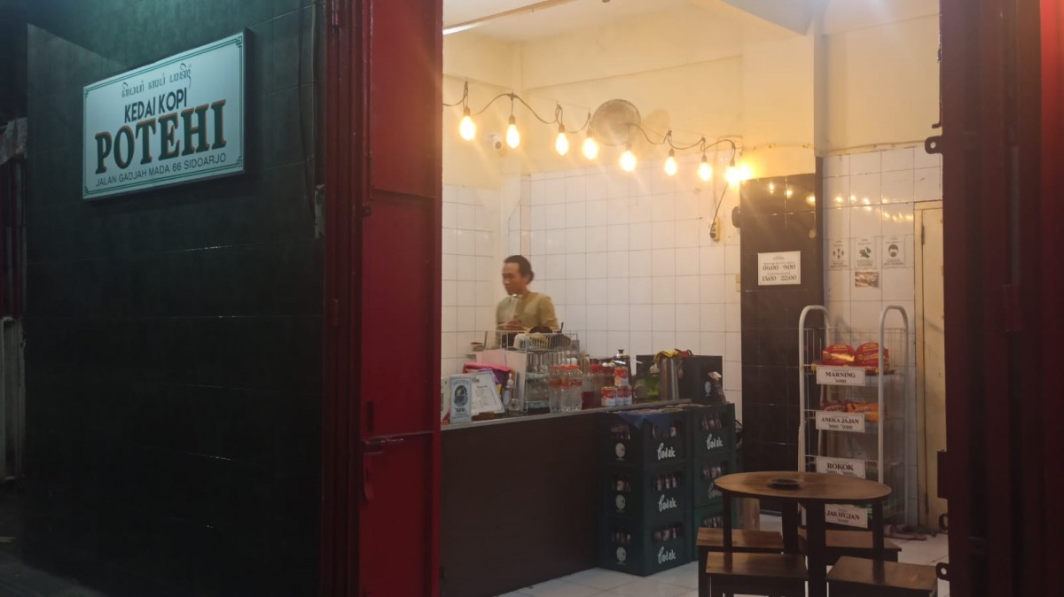 Kedai Kopi Potehi, konsep Kopitiam pertama di Sidoarjo.