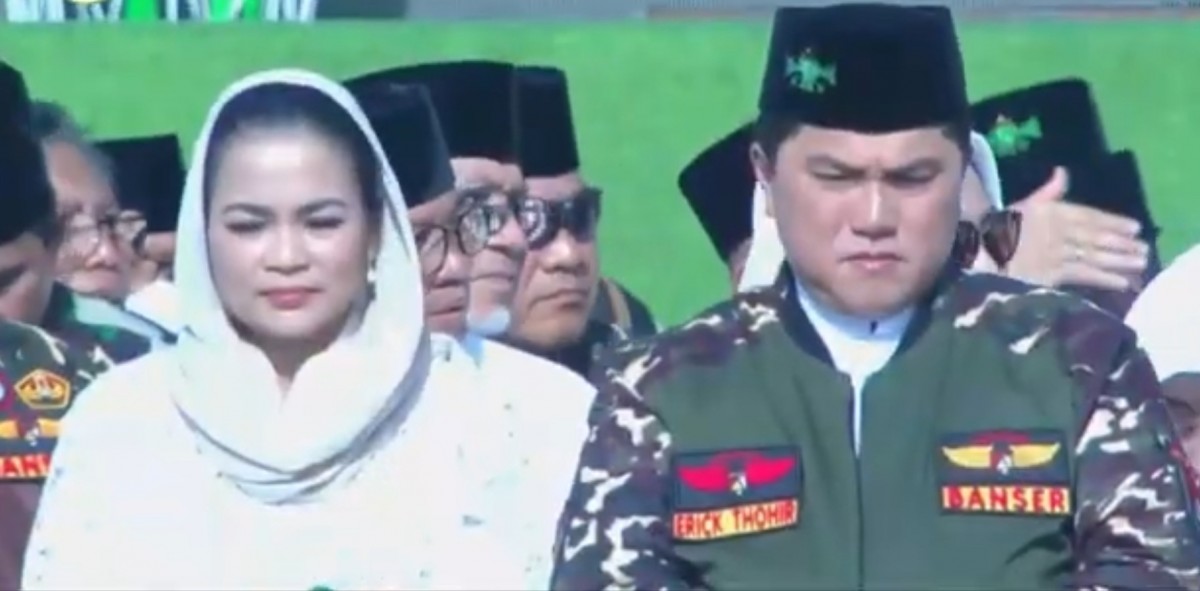 Erick Tohir yang mengenakan jaket banser yang duduk bersandingan dengan politisi PDI Perjuangan Puti Guntur Soekarno.