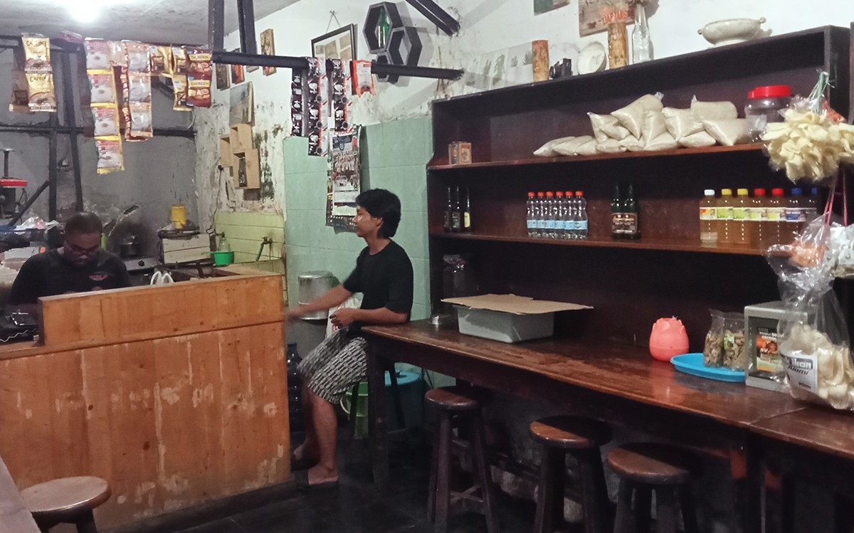 Es campur di Jalan Kartini Kota Pasuruan masih mempertahankan cita rasa leluhur. (foto: Moch Rois/jatimnow.com)