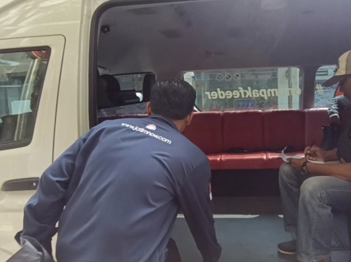 Kondisi interior feeder bisa membuat penumpang merasa nyaman. (foto: Fajar Mujianto/jatimnow.com)