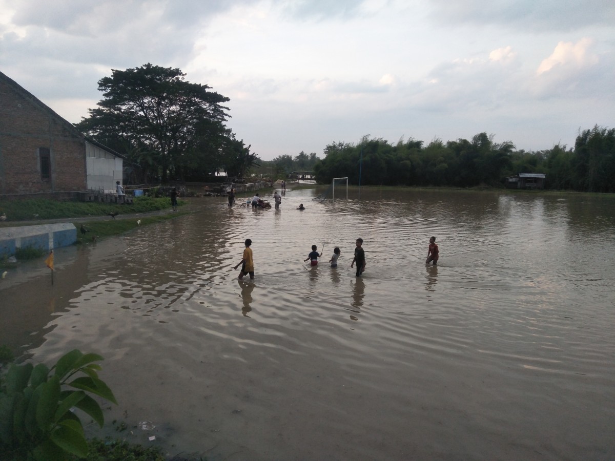 Sungai Bengawan Solo Meluap Genangi Sejumlah Perkampungan Di Bojonegoro 7396