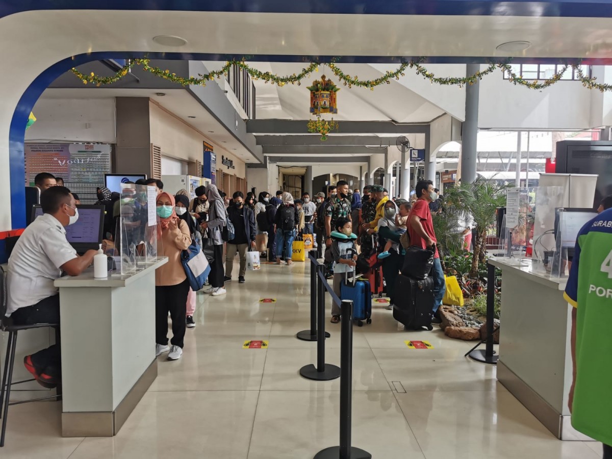 Lobby Stasiun Gubeng telah dipercantik menyambut Angkutan Lebaran 2023. (foto KAI Daop 8 for jatimnow.com)