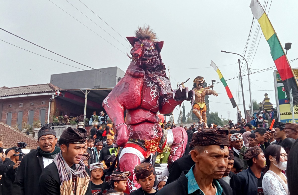 Pawai ogoh-ogoh dipusatkan di Kecamatan Tosari, Kabupaten Pasuruan. (foto: Moch Rois/jatimnow.com)