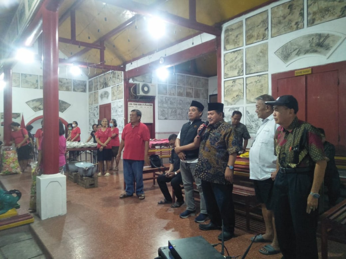 Ketua FKUB Bojonegoro Tamam Syaifuddin (pegang mic)