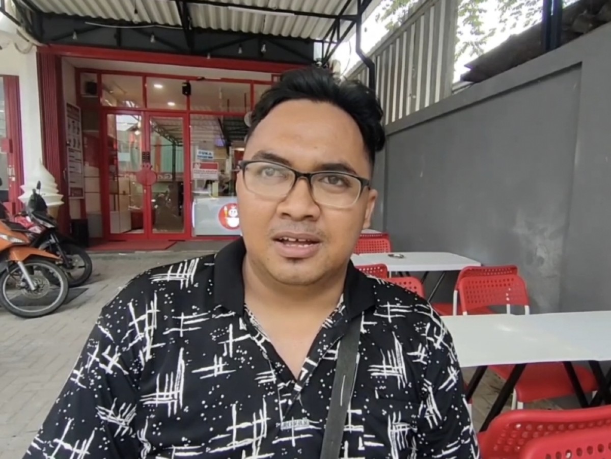 Alam, pengunjung kedai es krim yang motornya tertukar