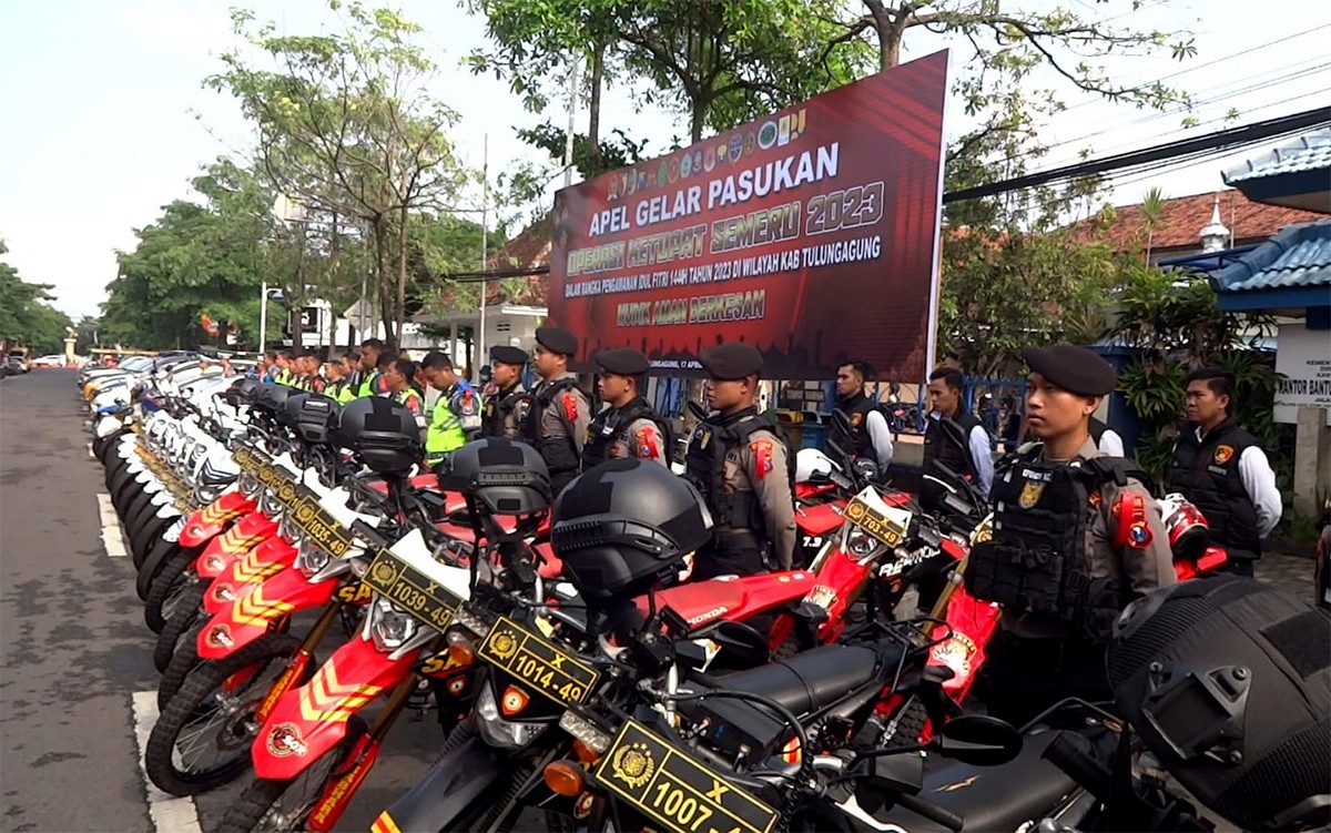 Personel gabungan melaksanakan apel kesiapan Operasi Ketupat Semeru 2023. (foto: Bramanta Pamungkas/jatimnow.com)