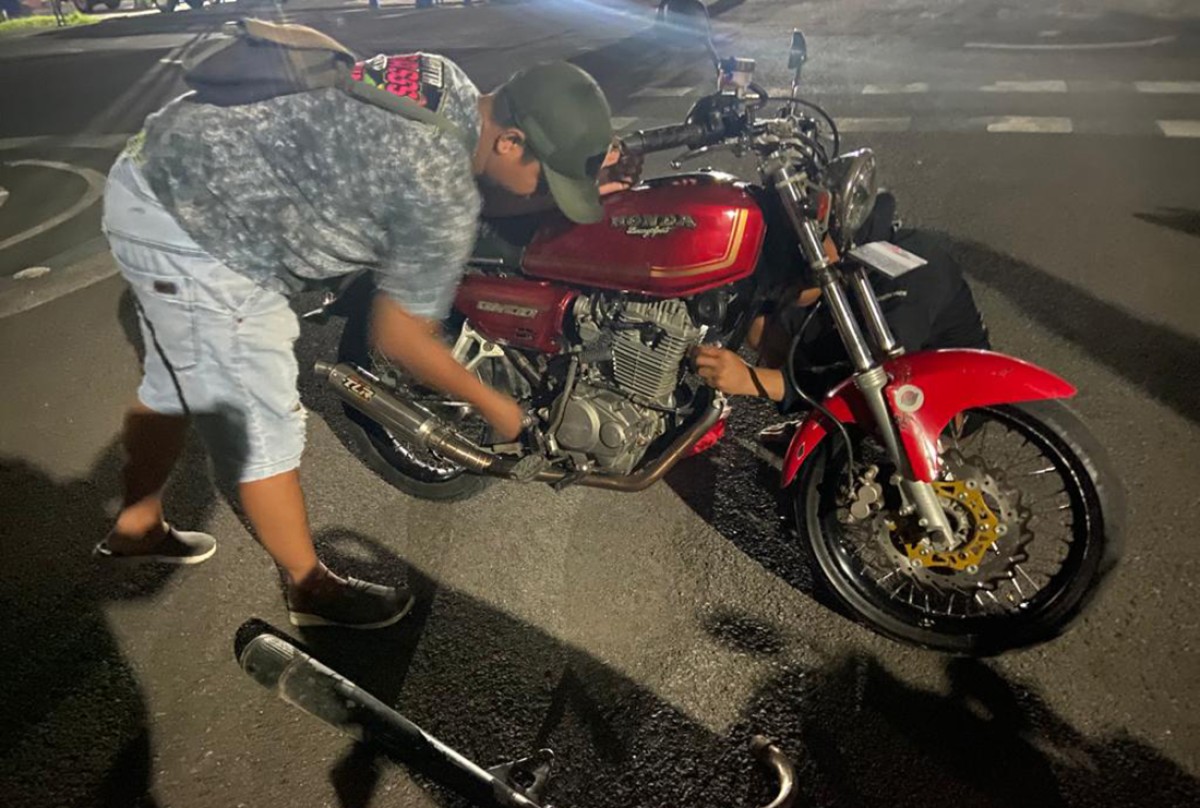 Pemilik motor diminta mngganti knalpot standar di Mapolres Bojonegoro. (foto: Humas Polres Bojonegoro for jatimnow.com)