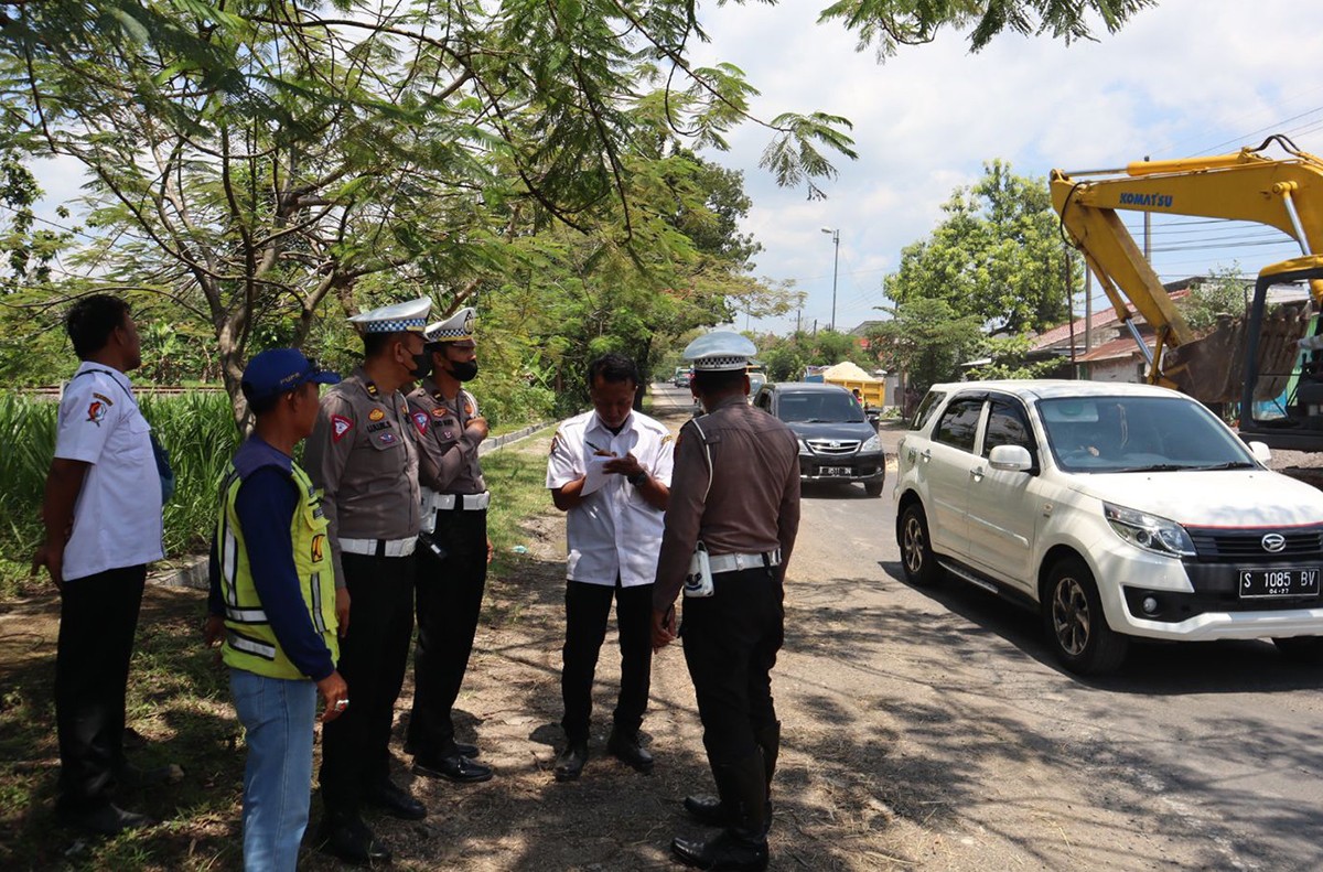 Satlantas Polres Bojonegoro bersama stakeholder saat melakukan pemetaan jalur mudik Lebaran 2023. (foto: Humas Polres Bojonegoro for jatimnow.com).