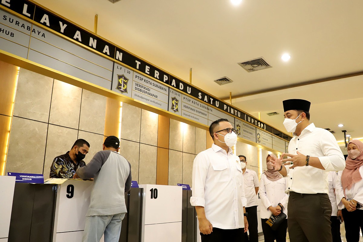 Wali Kota Eri Cahyadi dan MenPAN-RB, Abdullah Azwar Anas. (foto: Humas Pemko Surabaya for jatimnow.com)