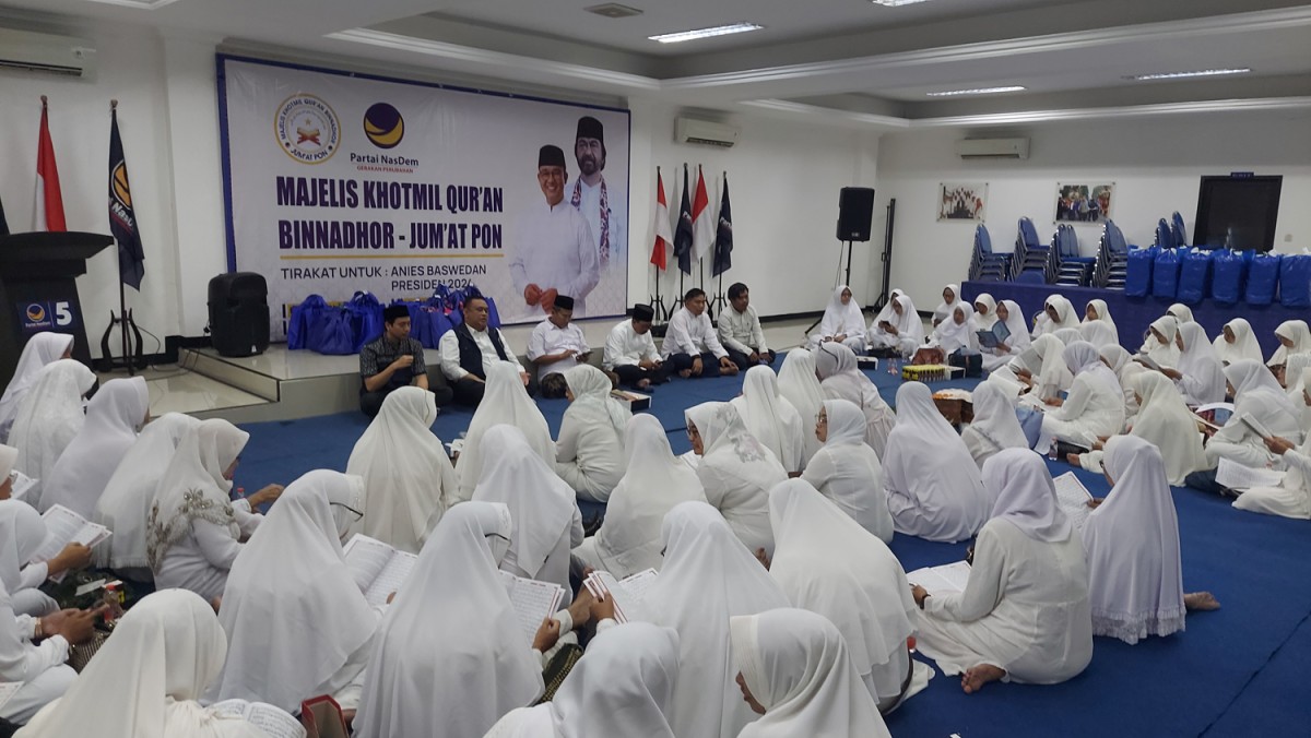 Khotmil Quran Binnadhor Jumat Pon di Kantor NasDem Jatim (Foto: Ni'am Kurniawan/jatimnow.com)