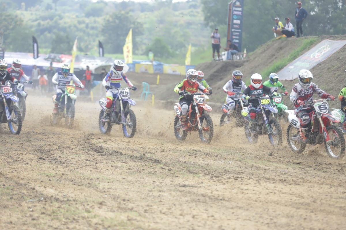  Peserta motocross supertrack championship Kasal Cup 2023. (Achmad Supriyadi/jatimnow.com)