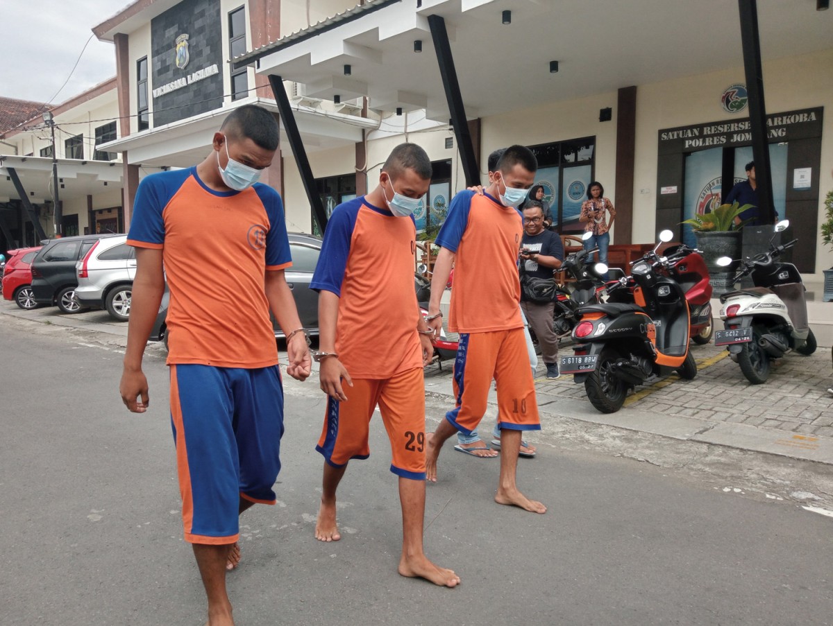 Ketiga pengedar sabu dalam peram diamankan Satresnarkoba Polres Jombang