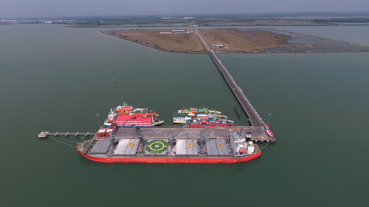 Pelindo melayani masyarakat lewat layanan digital yang dapat diakses non stop selama libur panjang.