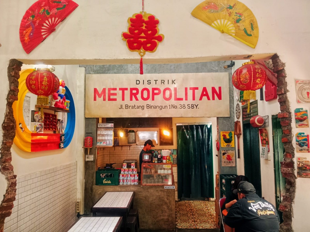 Suasana old town ala Distrik Metropolitan di Bratang, Surabaya. (Foto: Dita for jatimnow.com)