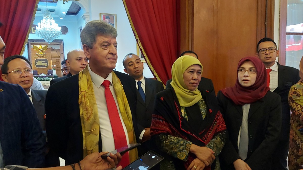 Duta besar Palestina untuk Indonesia Dr. Zuhair, saat berada di Grahadi. (Foto: Ni'am Kurniawan/jatimnow.com)