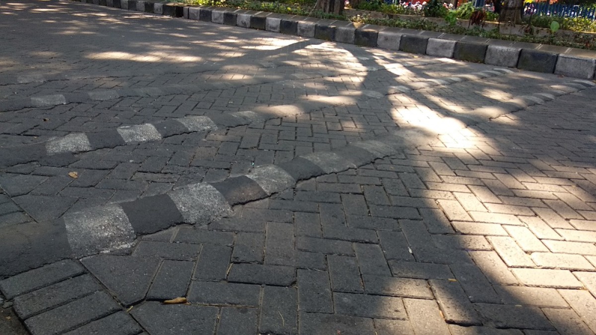 Speed trap di Jalan Rungkut Industri. (Foto: Haryo Agus/jatimnow.com)