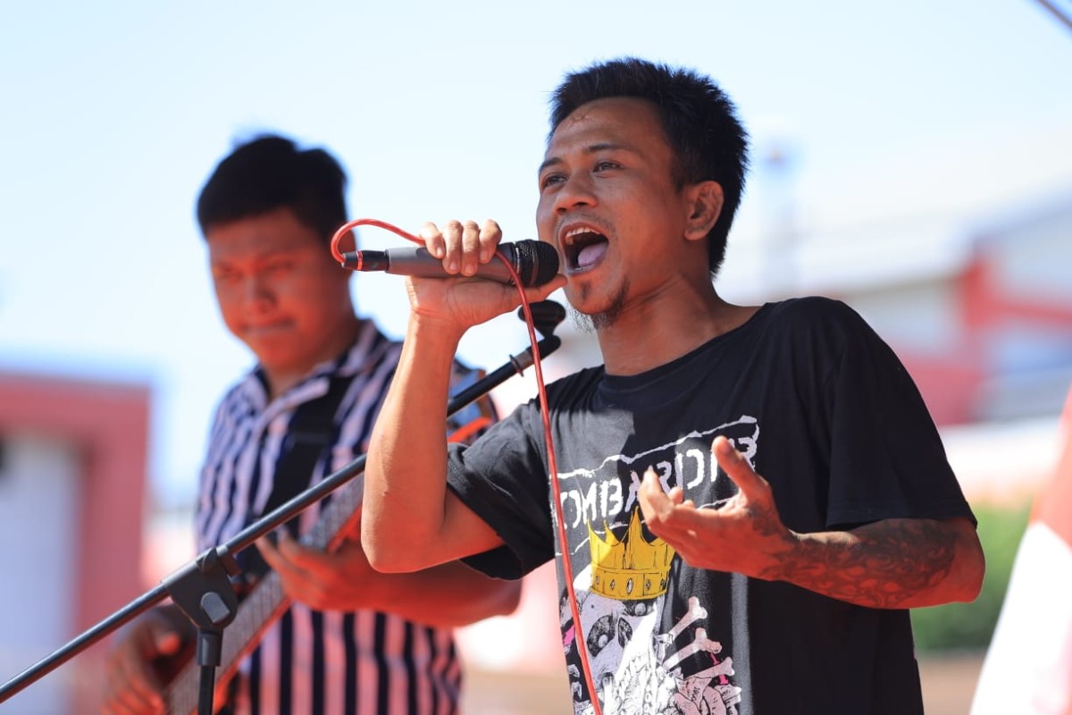 Warga binaan peserta festival band Kemenkumham Jatim.