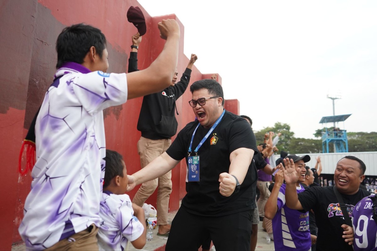 Mas Dhito tampak sangat senang saat menonton Laga Persik Kediri vs Borneo FC. Mas Dhito for jatimnow.com