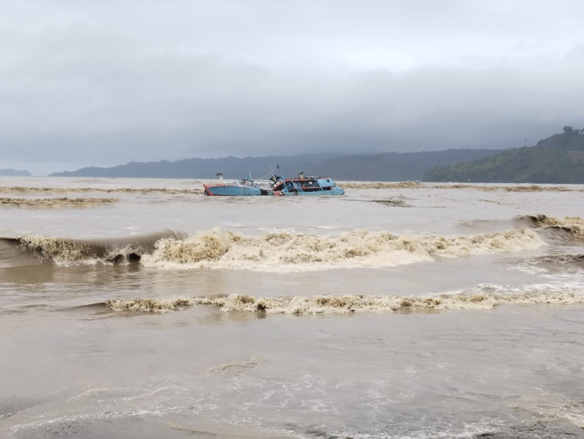 Kapal masih karam. (Foto: Bramanta Pamungkas/jatimnow.com)