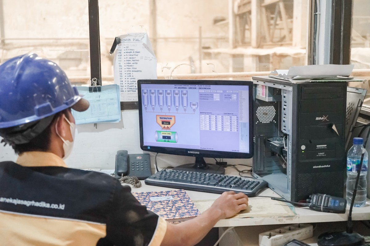 PT Jadi Mas melakukan sistem komputerisasi dalam setiap proses produksi pupuknya.