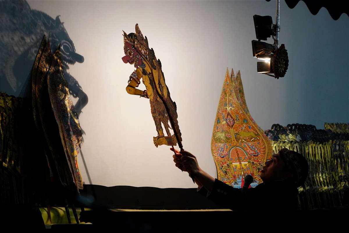 Ki Cahyo Kuntadi dalang asal Solo saat pentas wayang lakon Amarta Binagun di GOR Tri Dharma Gresik (Foto: Humas Petrokimia Gresik for jatimnow.com)