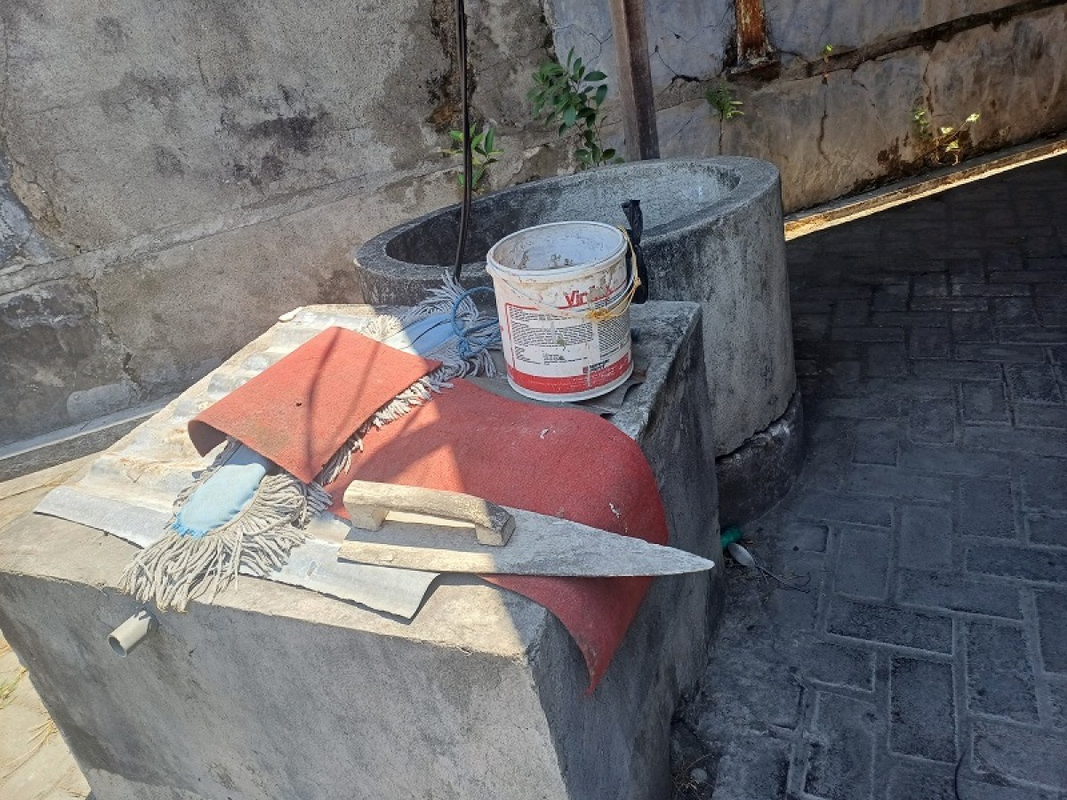 Sumur warga yang mengering. (Foto: Adyad Ammy Iffansah/jatimnow.com)