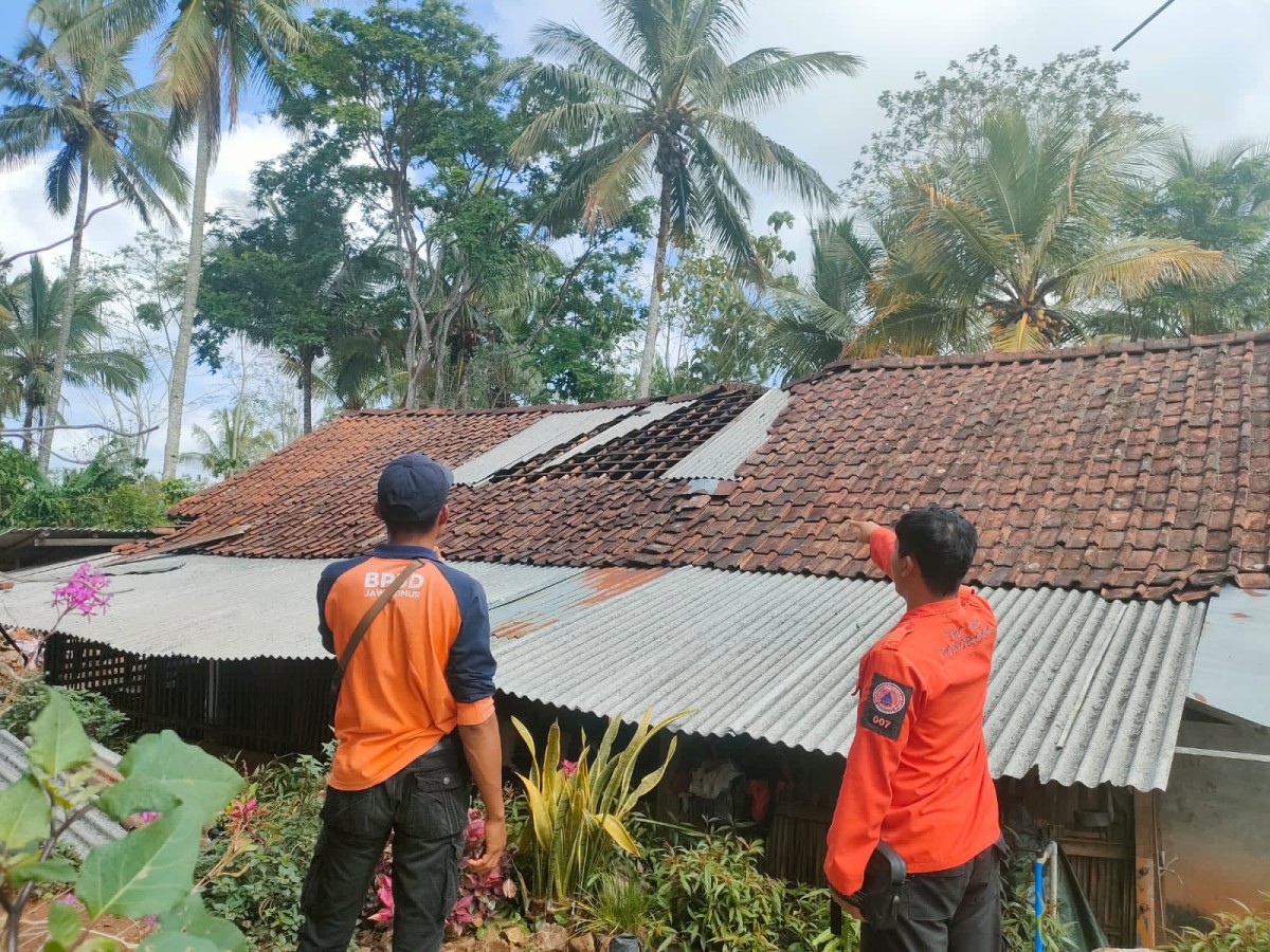 Puluhan Rumah di Slahung Ponorogo Rusak Diterjangan Angin...
