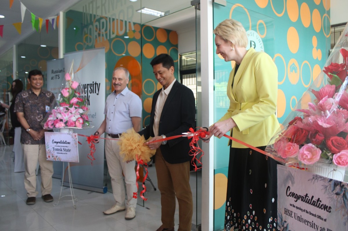 Peresmian kantor representatif dari dua universitas Rusia di kampus ITS yang merupakan kali pertama di Indonesia.