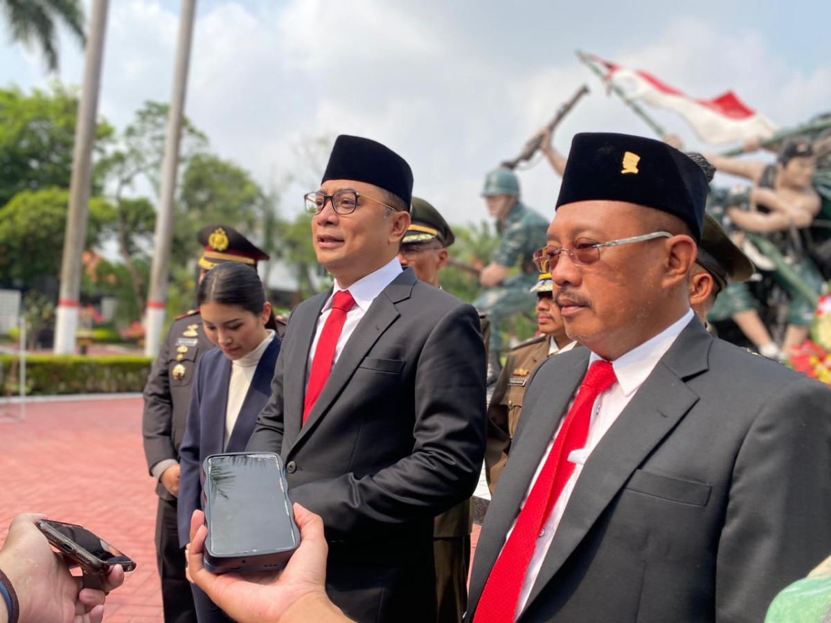 Pemkot Surabaya Ziarah Ke Makam Pahlawan Eri Cahyadi Ingatkan Semangat Perjuangan 