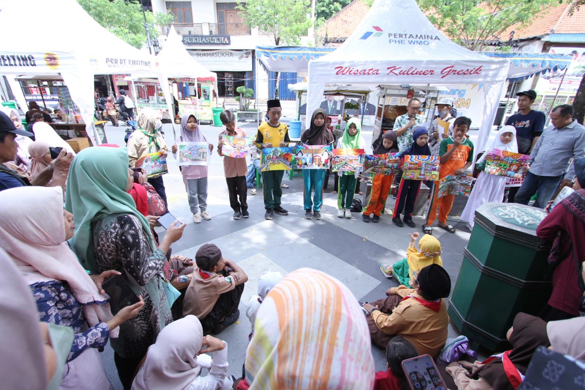 Karya 10 besar lomba menggambar PWI Gresik di Bandar Grissee.