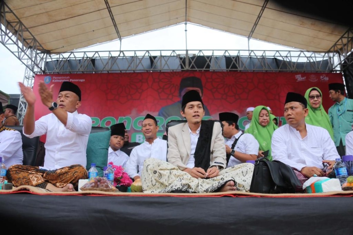 Gus Iqdam beraama Bupati Ponorogo Sugiri Sancoko.