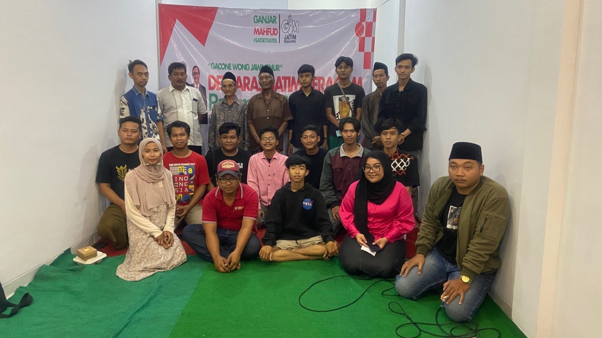 Relawan dan warga dalam peresmian posko Jatim Beragam di Kediri. (Foto : Yanuar Dedy/jatimnow.com)