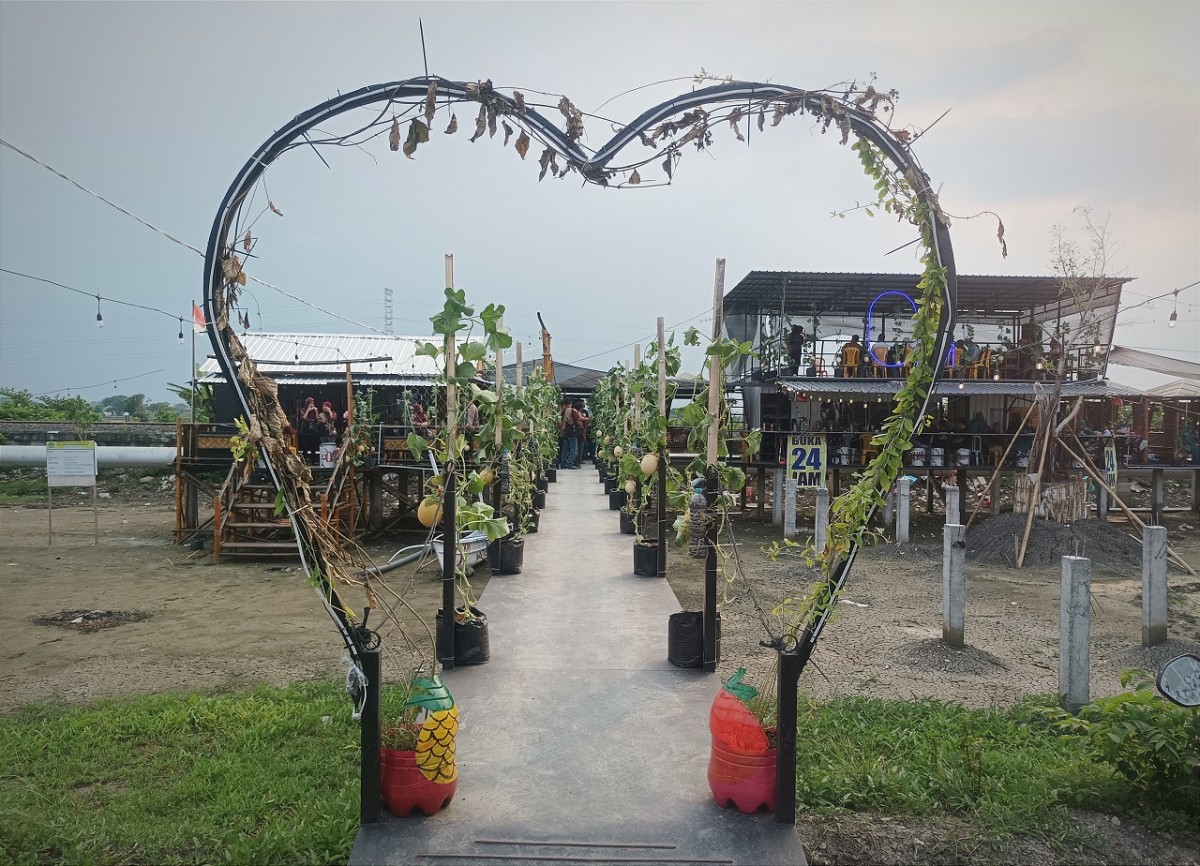 Kafe Rest Area Nol Kilometer Gresik. (Foto: Sahlul Fahmi/jatimnow.com)