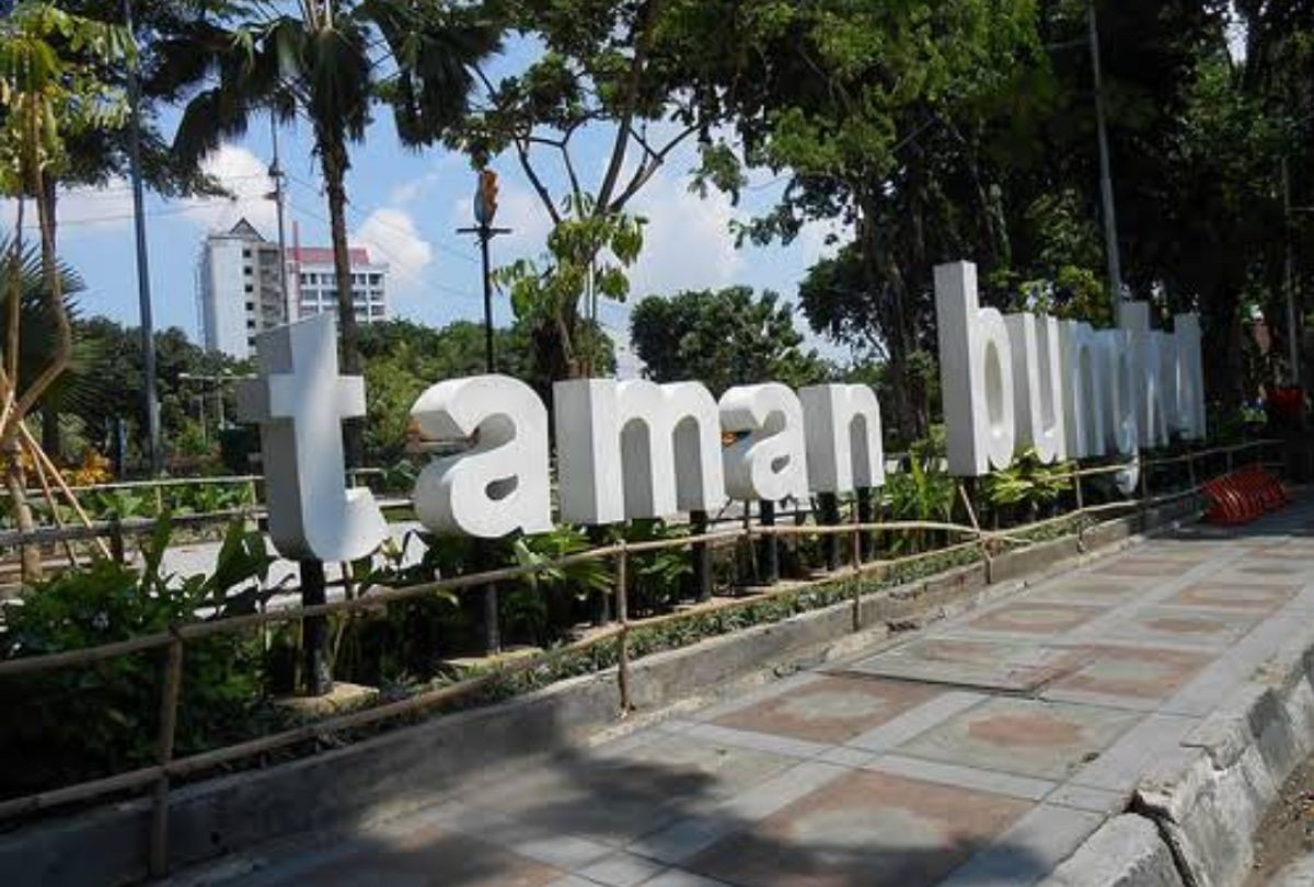 Taman Bungkul, salah satu ikon taman di Surabaya. 