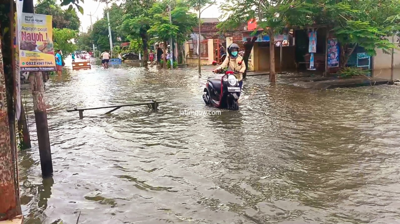 Mogok gegara terendam banjir.