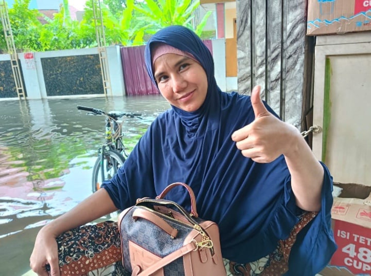 Nur Hidayati, peternak lele super jumbo di Desa Trosobo. (Foto: Ahaddiini HM/jatimnow.com).