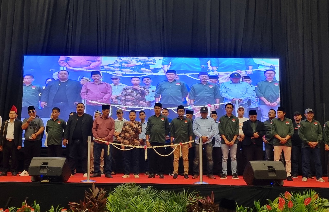 Proses pengukuhan pengurus pusat Jawara Bersatu dan pengurus Jawa Timur (foto: Ni'am Kurniawan/jatimnow.com)