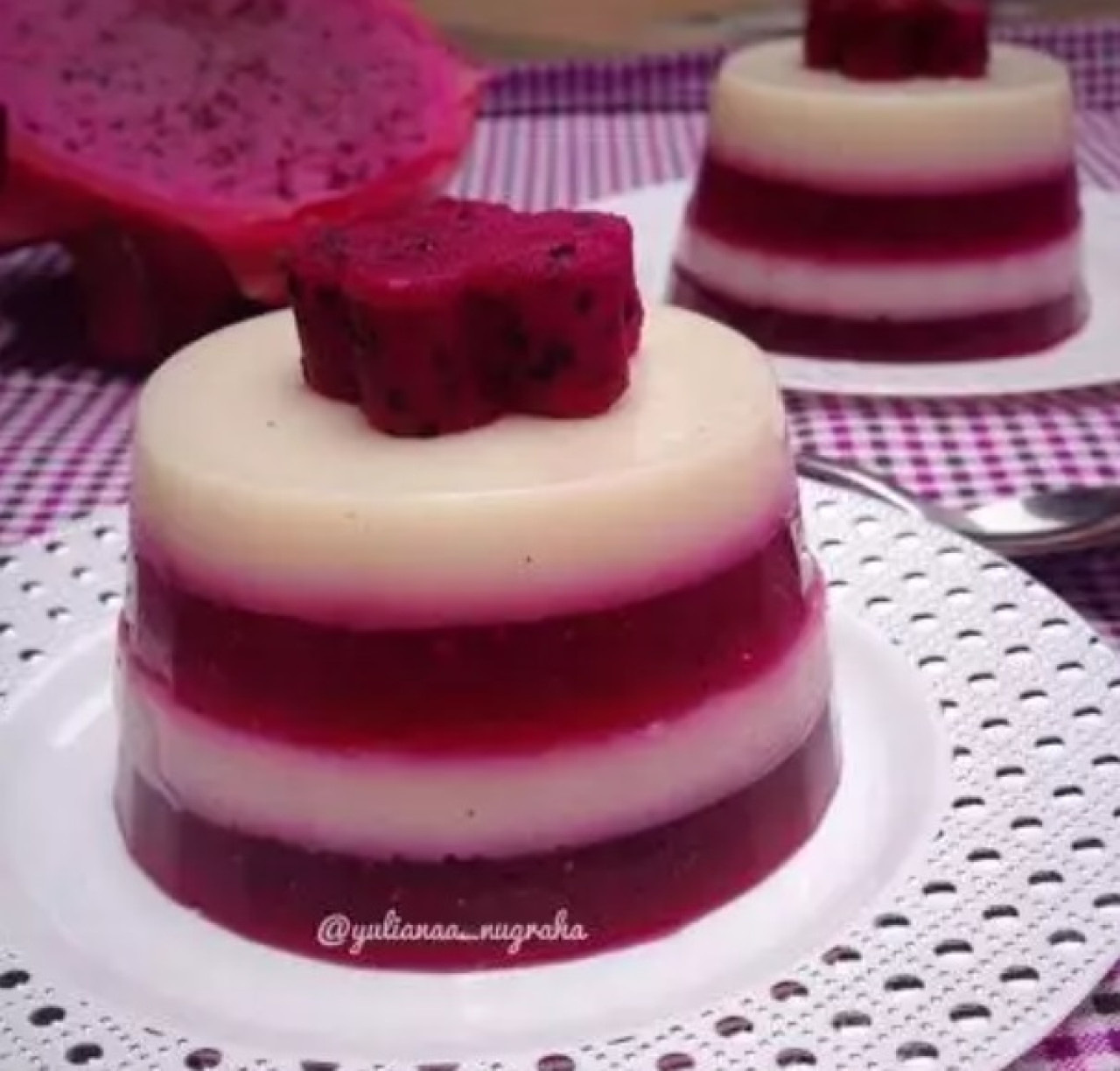 Puding Buah Naga. (Foto: brilioffood.net for jatimnow.com)