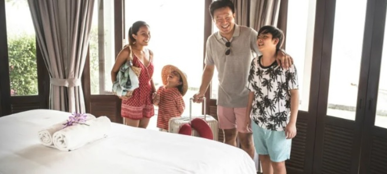 Ilustrasi staycation. (Foto: Alodokter.com for jatimnow.com)