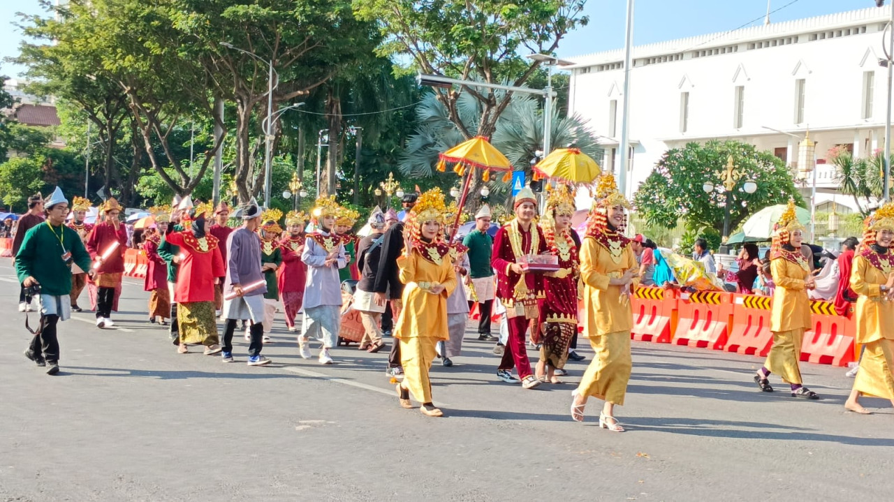 Pawai Surabaya Vaganza. (Foto: Misbahul Munir/jatimnow.com)