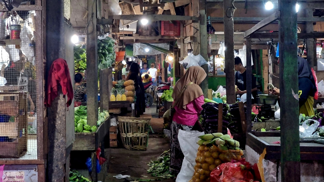 Penataan lapak kurang rapi.