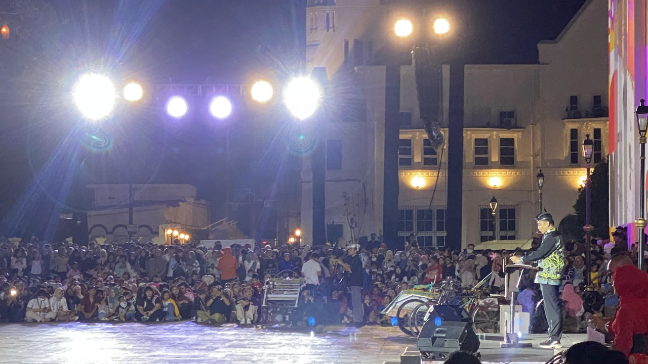 Eri Cahyadi saat sambutan sekaligus membuka Wisata Kota Lama untuk umum.