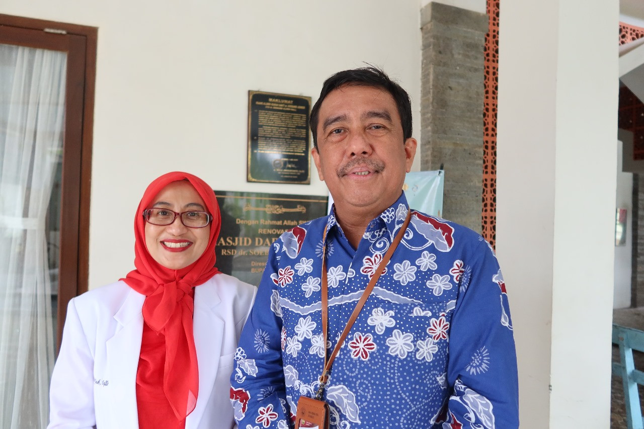 Prof Slamin dan dr Ulfa Elfiah.
