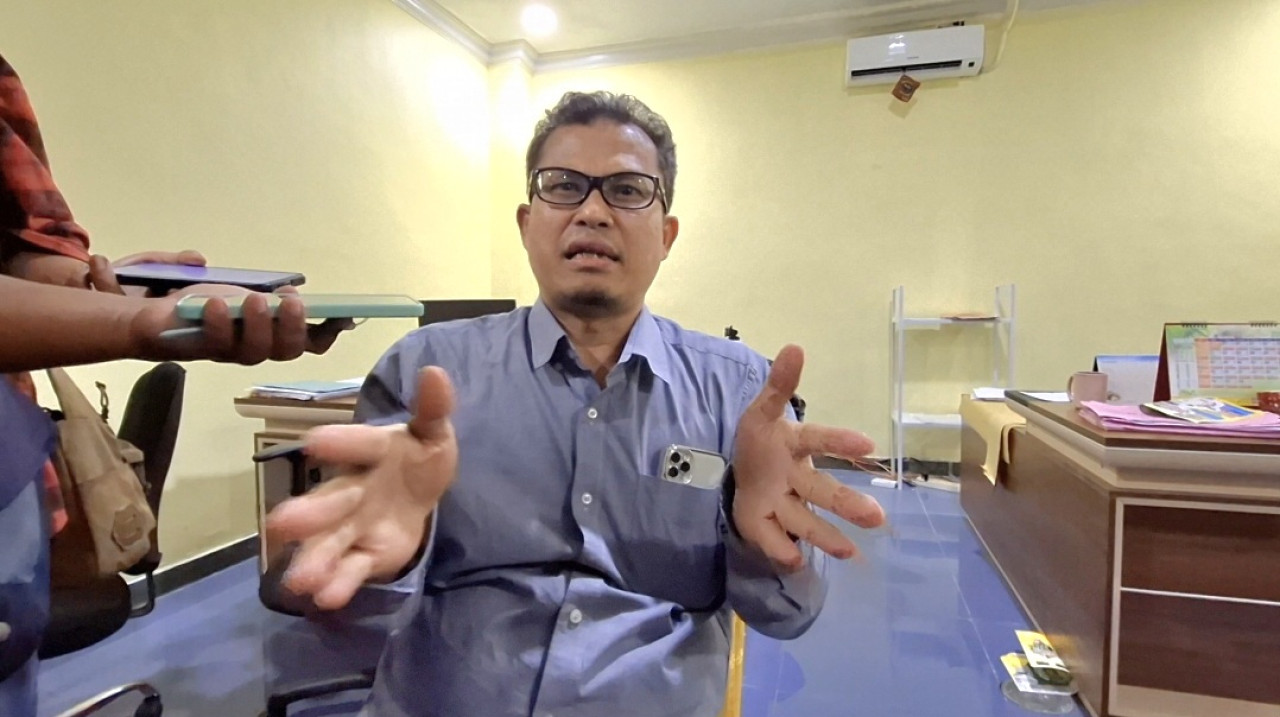 Pakar Tehnik Kelautan ITS Suntoyo sebagai salah satu akademisi yang melakukan kajian lingkungan laut (foto: Ni'am Kurniawan/jatimnow.com)