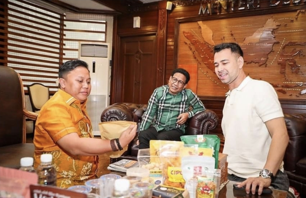 Menerima kunjungan Raffi Ahmad di Kantor Kemendes RI (foto: Tangkapan layar IG @multazamudzkr)