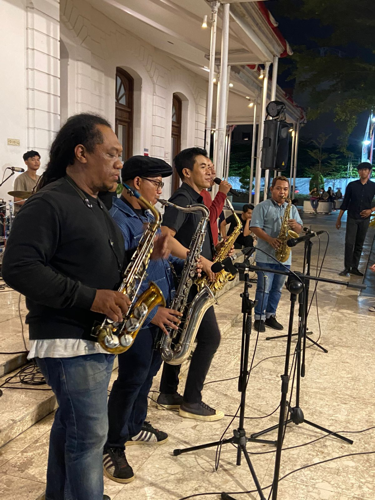 Penampilan Hypersaxx, Kolaborasi 4 pemain Saxophone. (Foto: Heru Prasetyo for jatimnow.com)