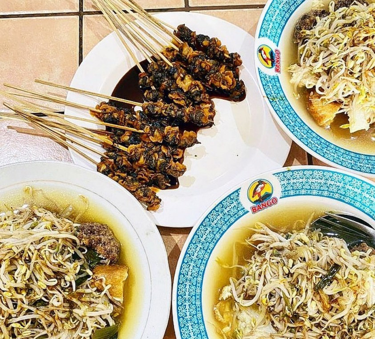 Lontong Balap Pak Gendut. (Foto: Instagram @lontongbalap_aslipakgendut for jatimnow.com)