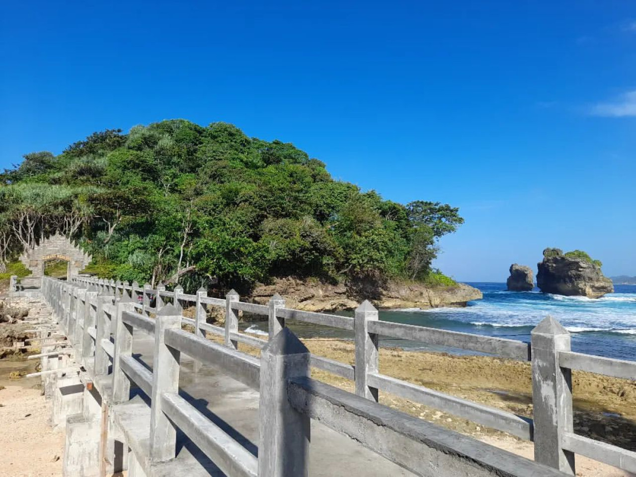 Pantai Ngliyep. (Foto: Instagram @pantaingliyepmalang for jatimnow.com)