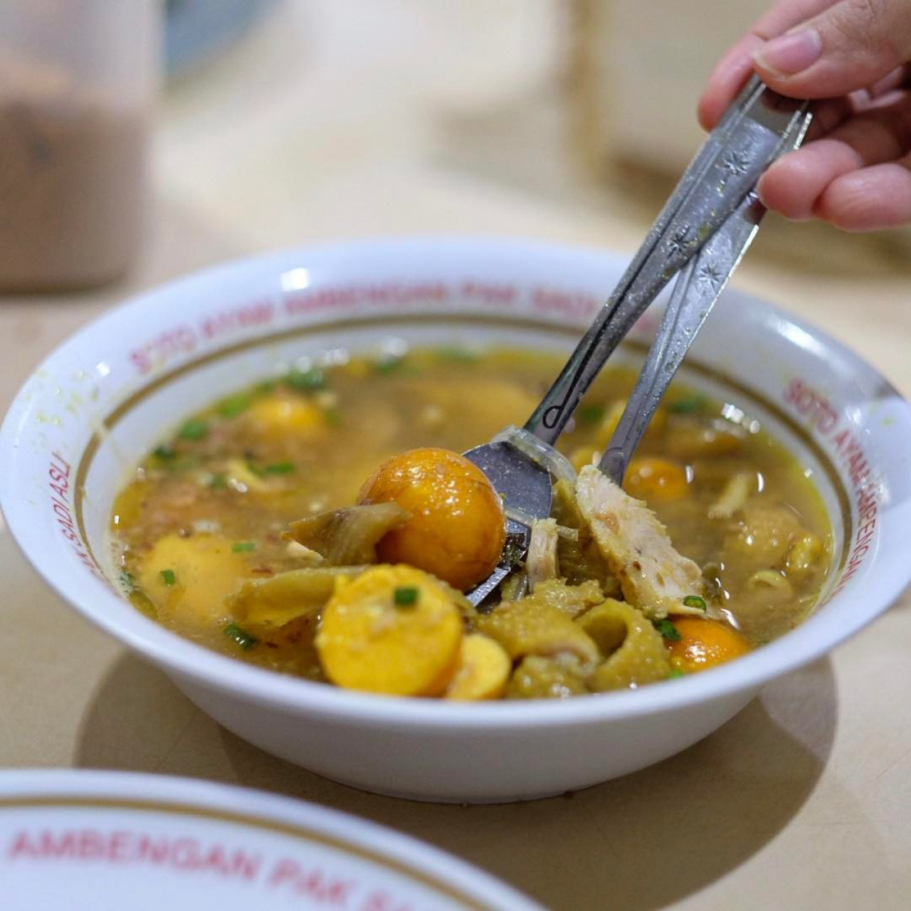 Soto Ambengan Pak Sadi. (Foto: Instagram @randijkartadinata for jatimnow.com) 